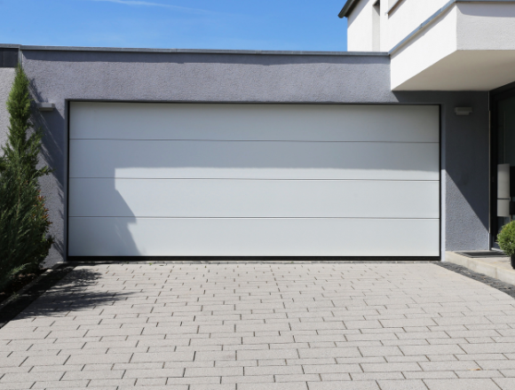 Modern home in Chandler, AZ with a newly installed sleek white garage door by Pride Garage Doors.