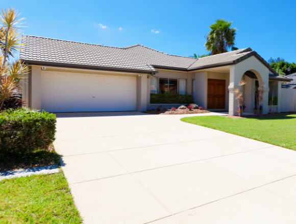 Modern home in Scottsdale, AZ with a newly installed white garage door by Pride Garage Doors.